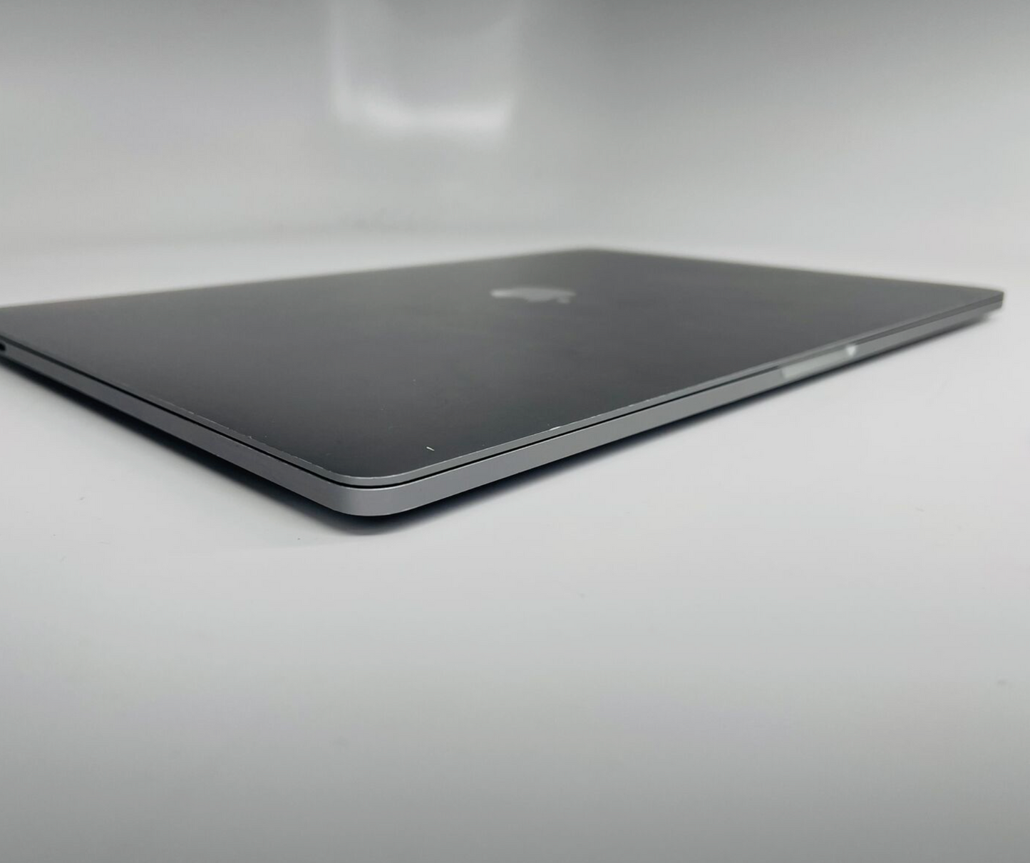 Apple 2016 Macbook Pro 15" 2.7 GHZ Quad Core i7 16GB 512GB RP 460