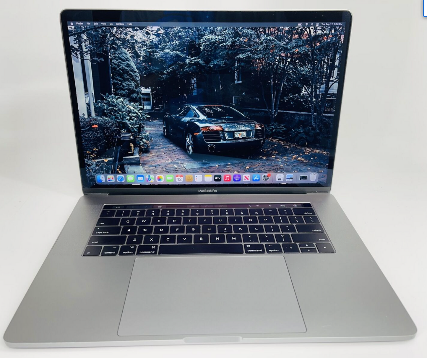 Apple 2016 Macbook Pro 15" 2.7 GHZ Quad Core i7 16GB 512GB SSD RP5300M