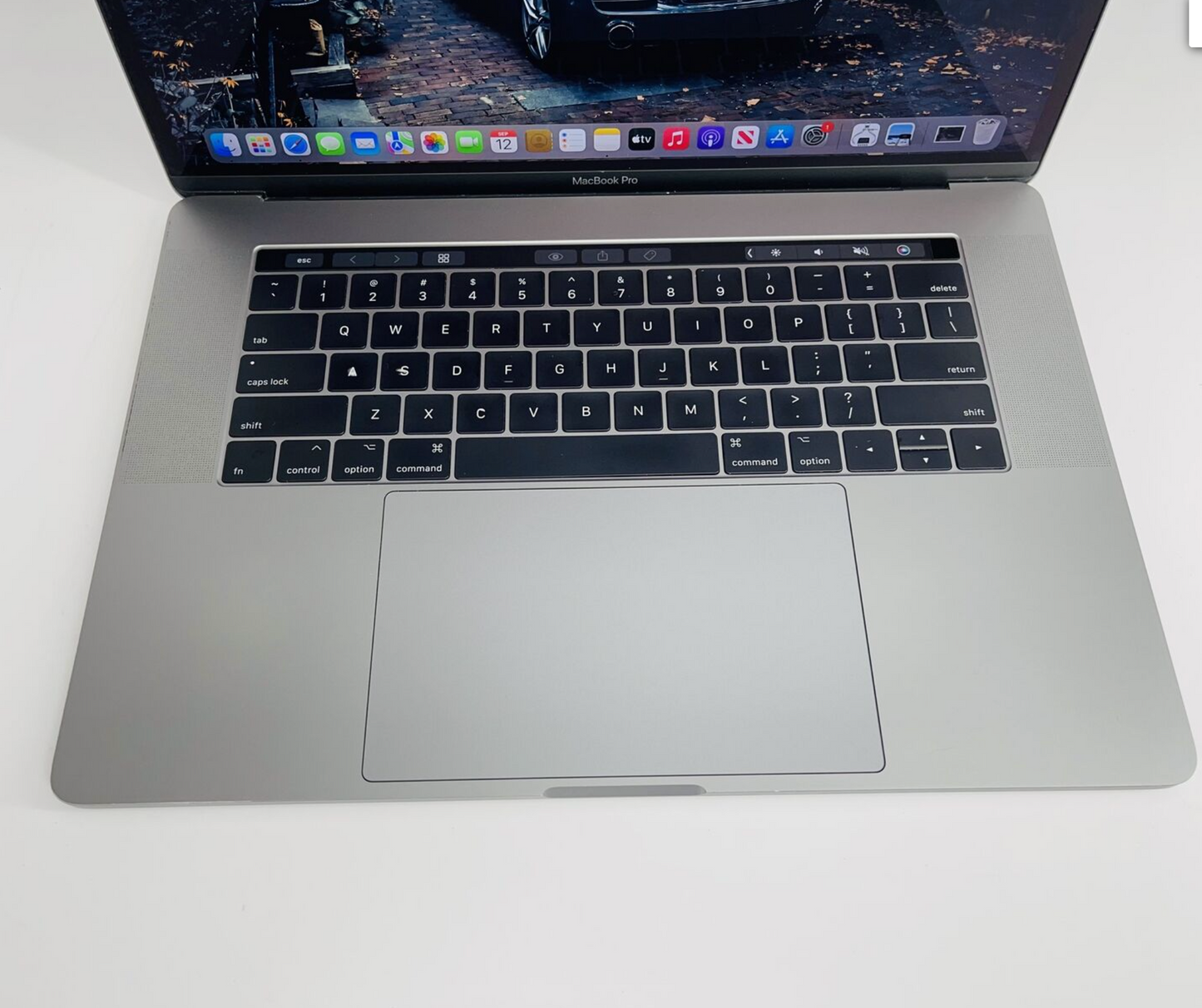 Apple 2016 Macbook Pro 15" 2.7 GHZ Quad Core i7 16GB 512GB SSD RP5300M